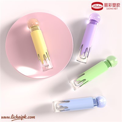 Lūpu spīdums tūbiņā grimam